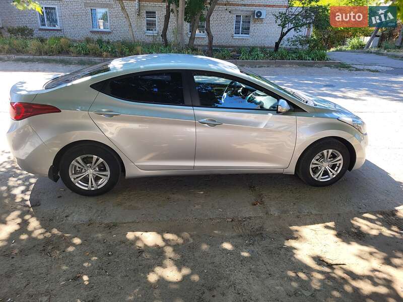 Седан Hyundai Elantra 2011 в Ананьеве
