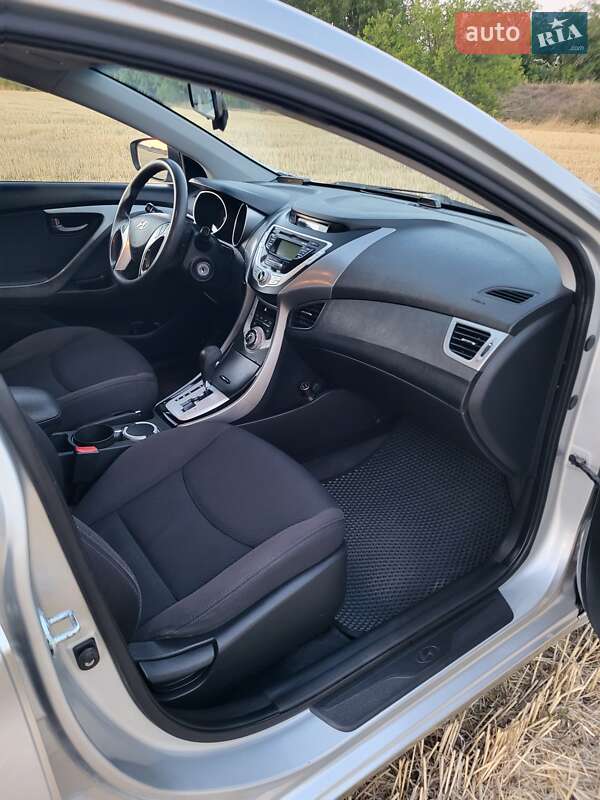 Седан Hyundai Elantra 2011 в Ананьеве