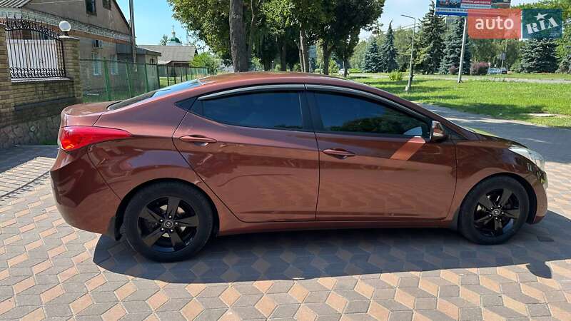 Седан Hyundai Elantra 2012 в Лубнах