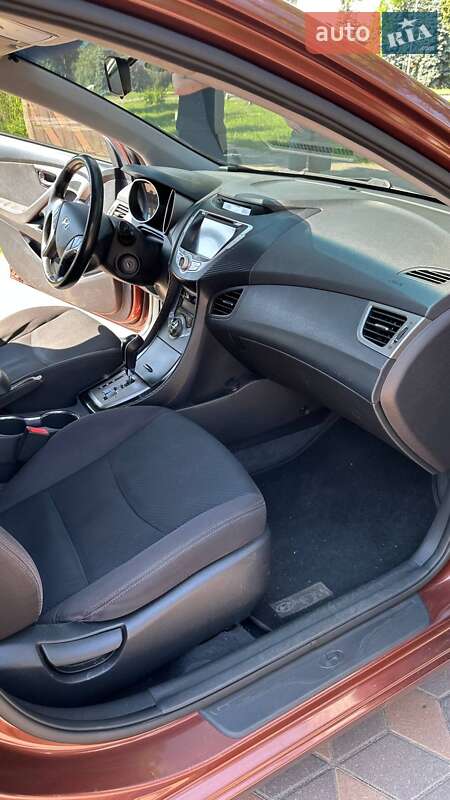Седан Hyundai Elantra 2012 в Лубнах