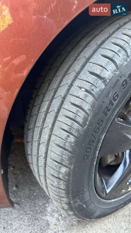 Седан Hyundai Elantra 2012 в Лубнах