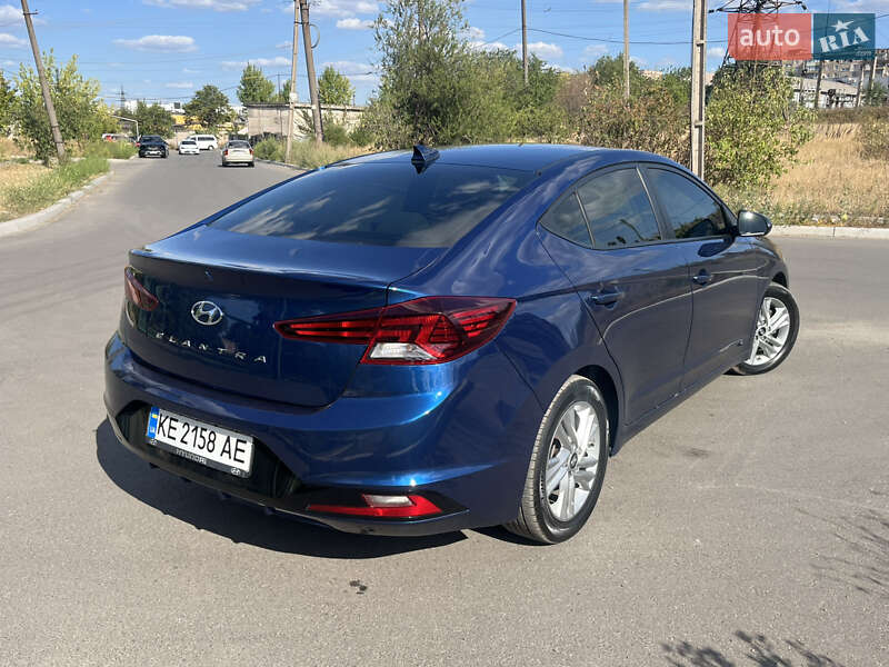 Седан Hyundai Elantra 2019 в Кривом Роге