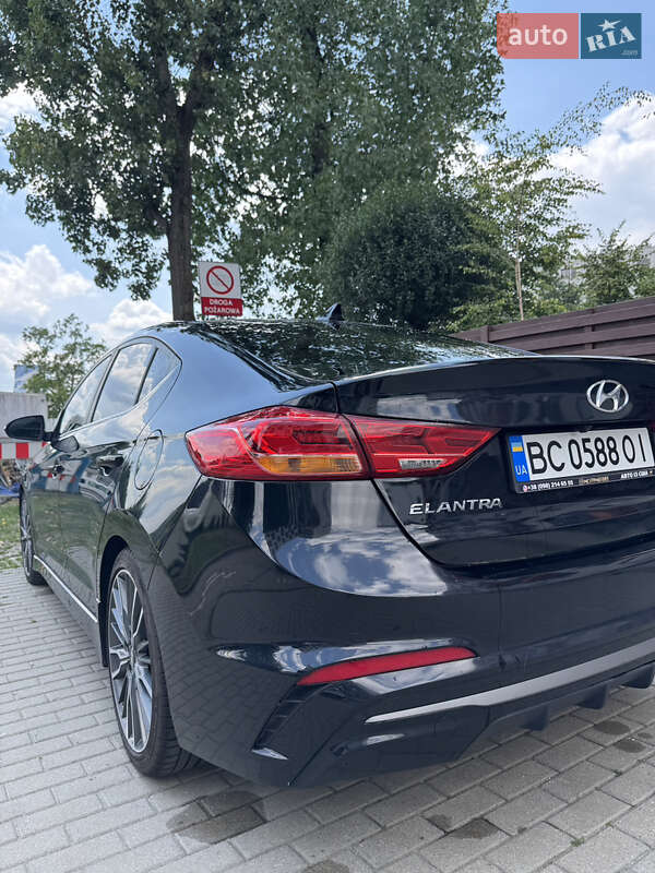 Седан Hyundai Elantra 2017 в Львове