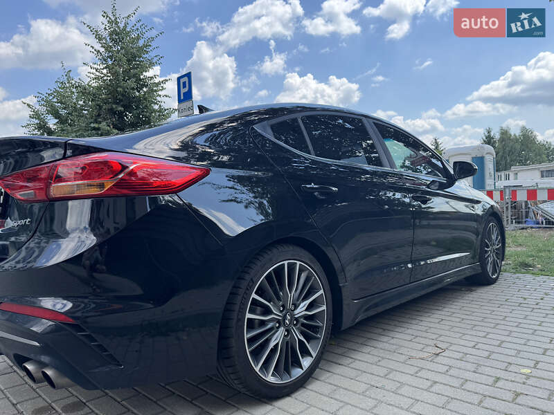 Седан Hyundai Elantra 2017 в Львове