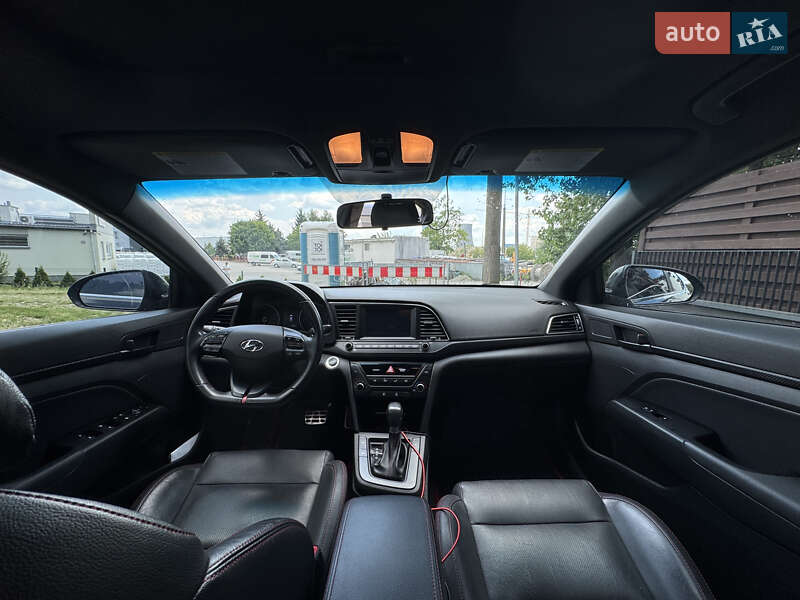 Седан Hyundai Elantra 2017 в Львове