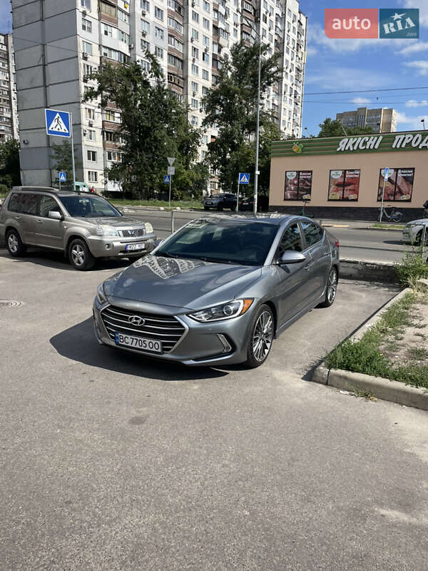Седан Hyundai Elantra 2016 в Киеве