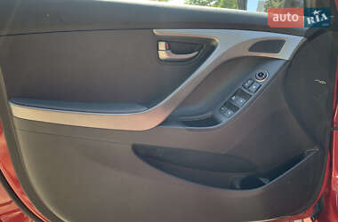 Седан Hyundai Elantra 2014 в 
