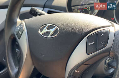 Седан Hyundai Elantra 2014 в 