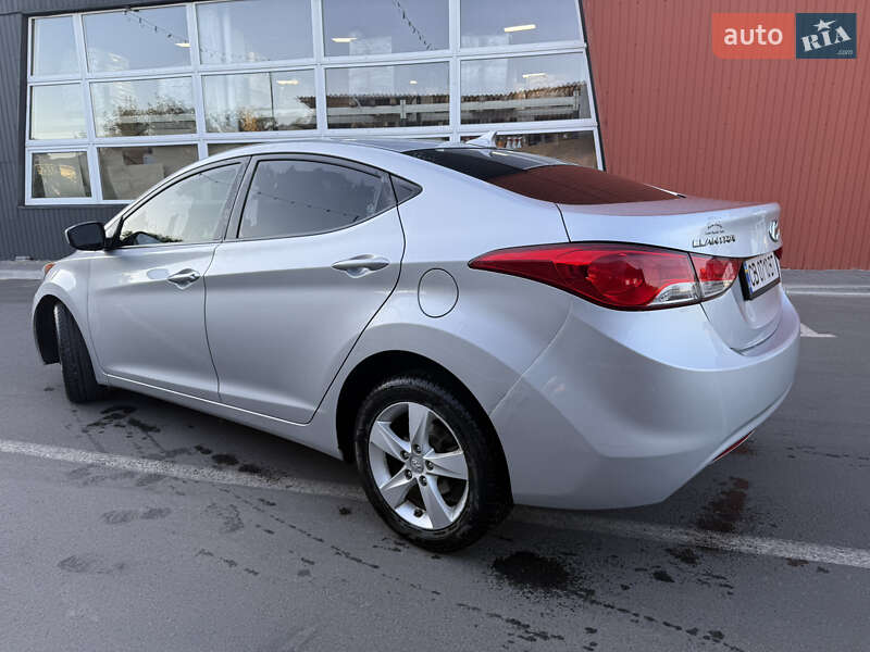 Седан Hyundai Elantra 2013 в Чернігові