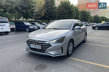 Седан Hyundai Elantra 2018 в Киеве