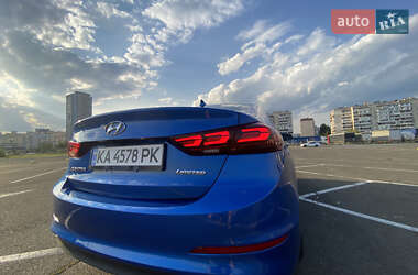 Седан Hyundai Elantra 2016 в Києві