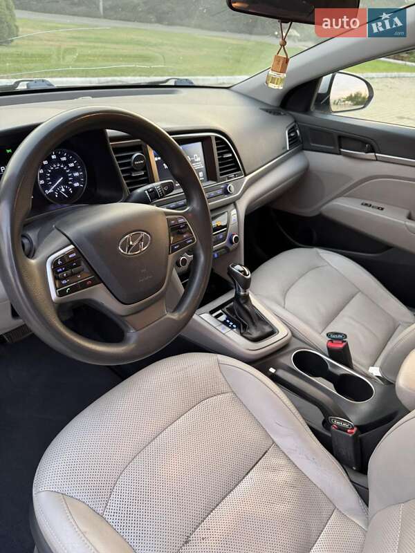 Седан Hyundai Elantra 2016 в Одессе