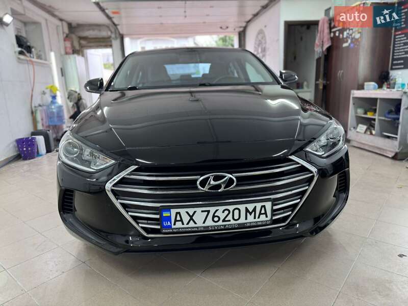 Седан Hyundai Elantra 2017 в Черновцах