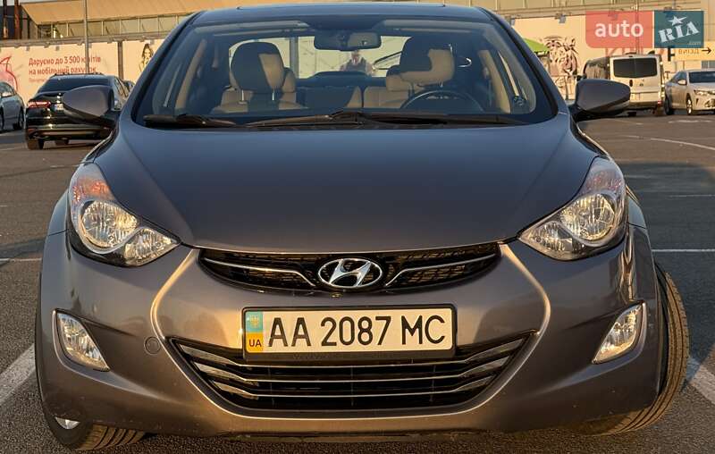 Hyundai Elantra 2012