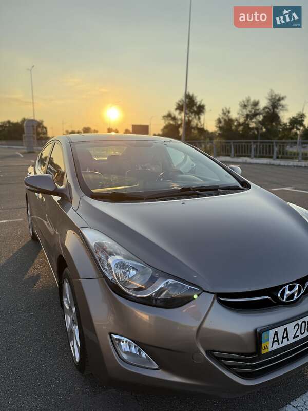 Седан Hyundai Elantra 2012 в Киеве