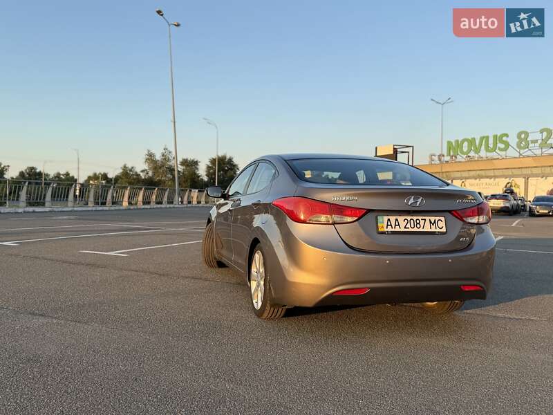 Седан Hyundai Elantra 2012 в Киеве