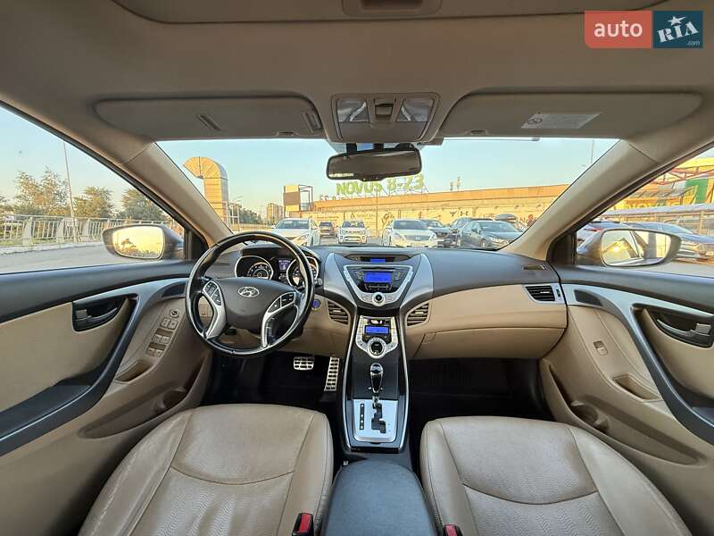Седан Hyundai Elantra 2012 в Киеве