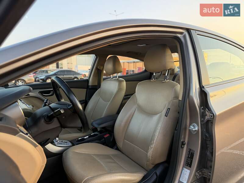 Седан Hyundai Elantra 2012 в Киеве