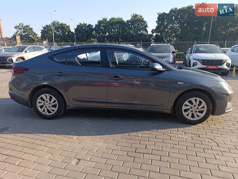 Седан Hyundai Elantra 2019 в Полтаве