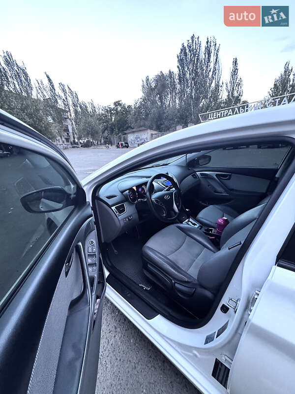 Седан Hyundai Elantra 2012 в Николаеве