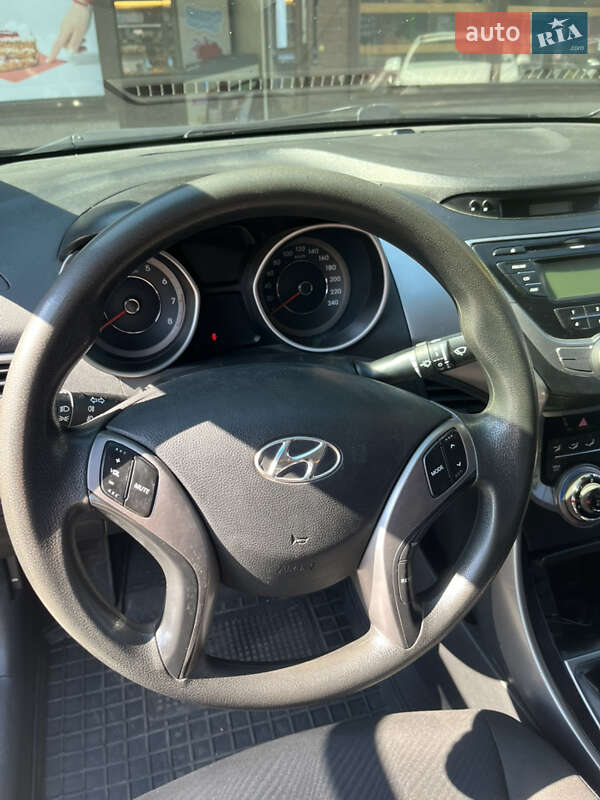 Седан Hyundai Elantra 2013 в Дніпрі
