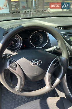 Седан Hyundai Elantra 2013 в 