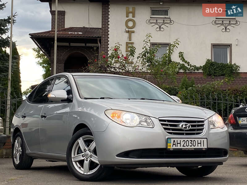 Седан Hyundai Elantra 2011 в 