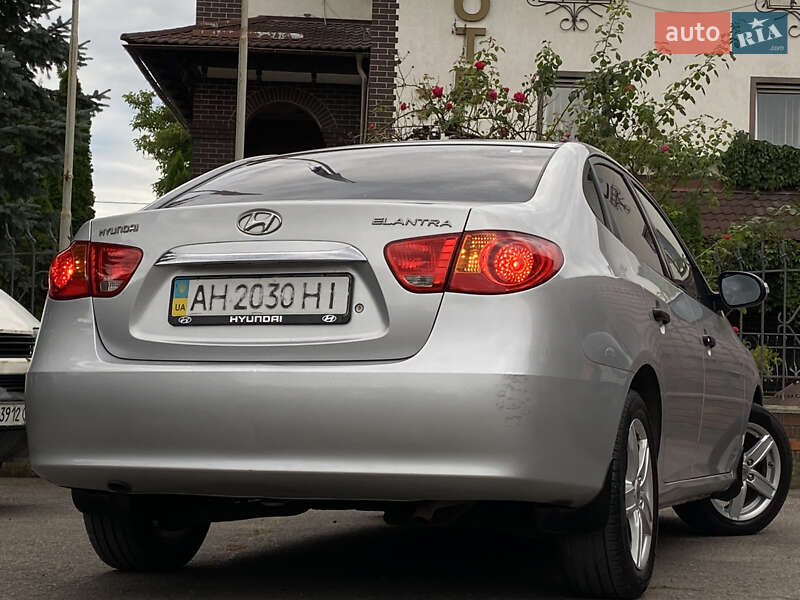 Седан Hyundai Elantra 2011 в Дрогобыче