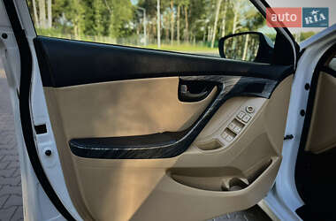 Седан Hyundai Elantra 2013 в 