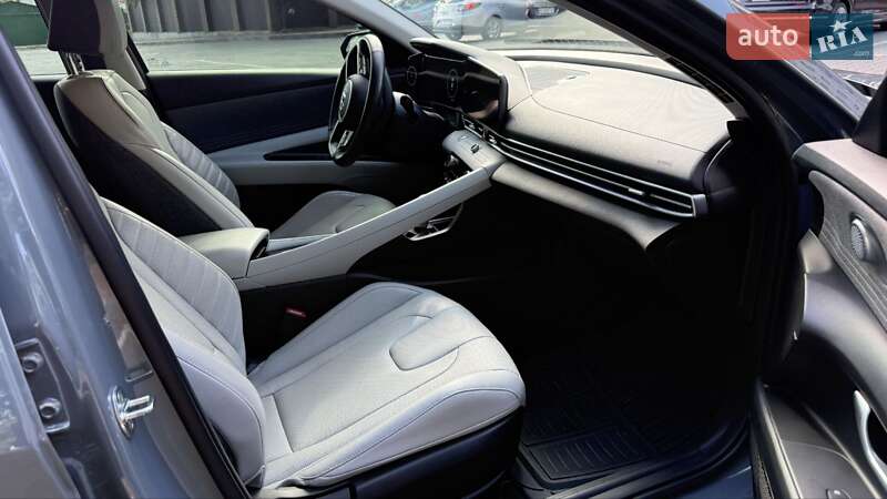 Седан Hyundai Elantra 2021 в Хмельницькому