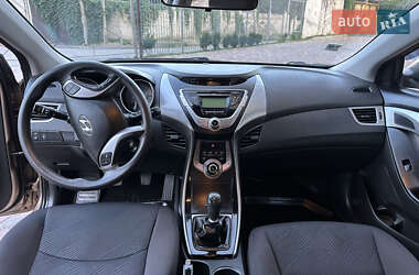 Седан Hyundai Elantra 2013 в 