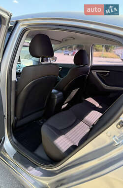 Седан Hyundai Elantra 2012 в 