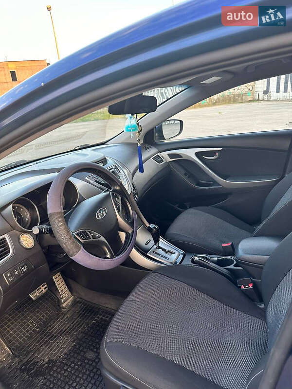 Седан Hyundai Elantra 2012 в Тернополе