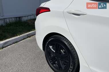 Седан Hyundai Elantra 2011 в 