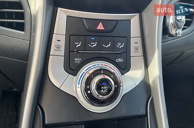 Седан Hyundai Elantra 2011 в 