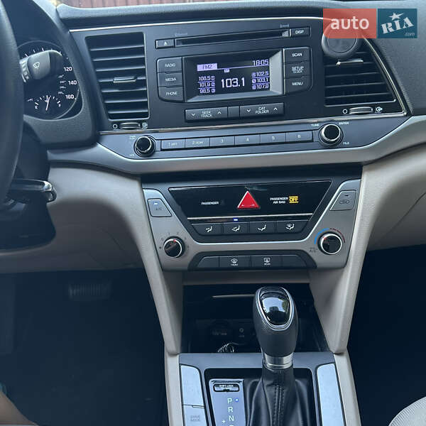 Седан Hyundai Elantra 2017 в Києві