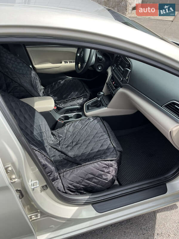 Седан Hyundai Elantra 2017 в Полтаве