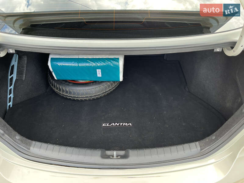 Седан Hyundai Elantra 2017 в Полтаве