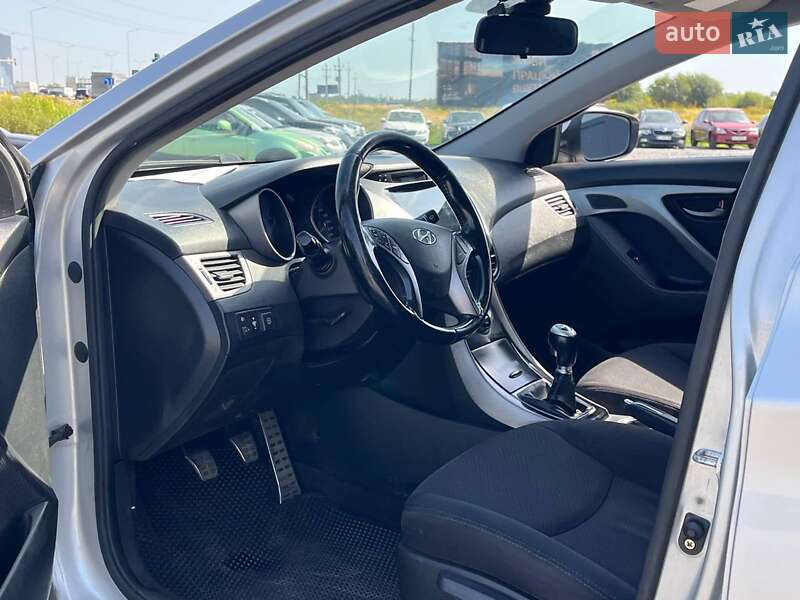 Седан Hyundai Elantra 2013 в Львове
