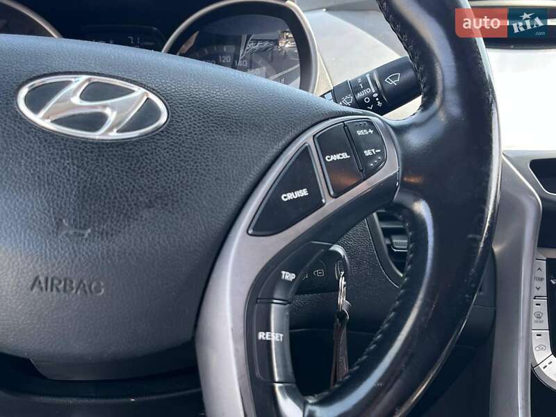Седан Hyundai Elantra 2013 в Львове