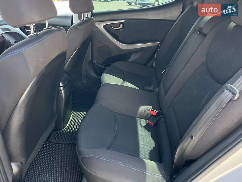 Седан Hyundai Elantra 2013 в Львове