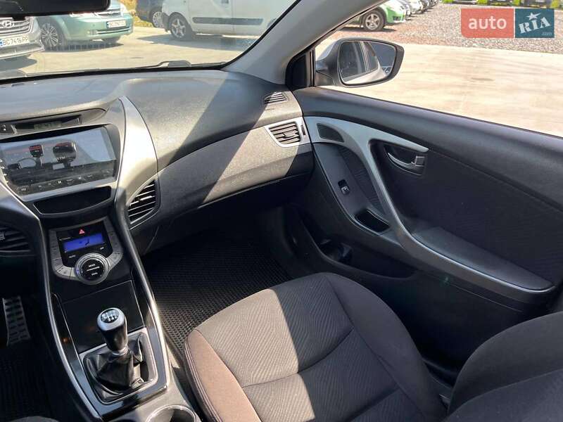 Седан Hyundai Elantra 2013 в Львове