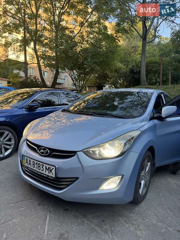 Седан Hyundai Elantra 2013 в Киеве