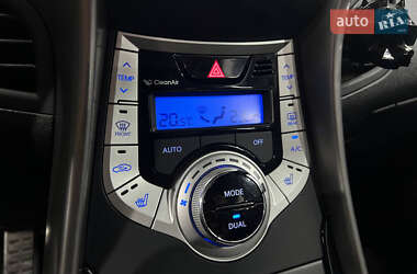 Седан Hyundai Elantra 2012 в 
