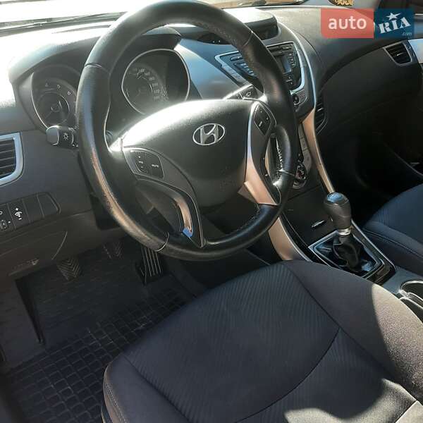 Седан Hyundai Elantra 2013 в Киеве