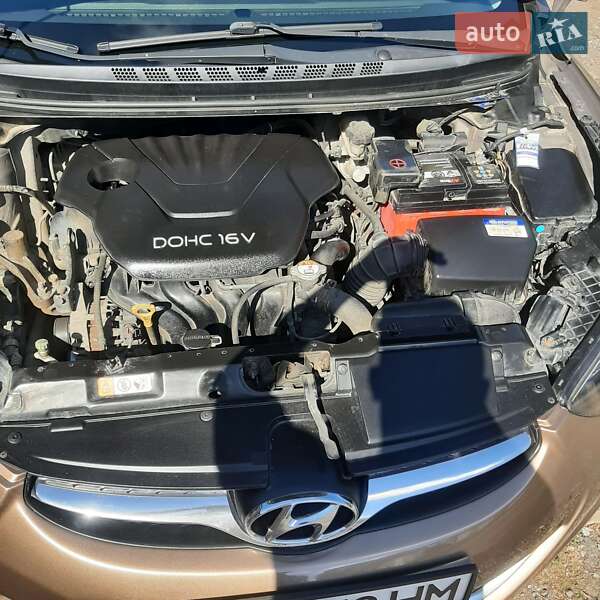 Седан Hyundai Elantra 2013 в Киеве