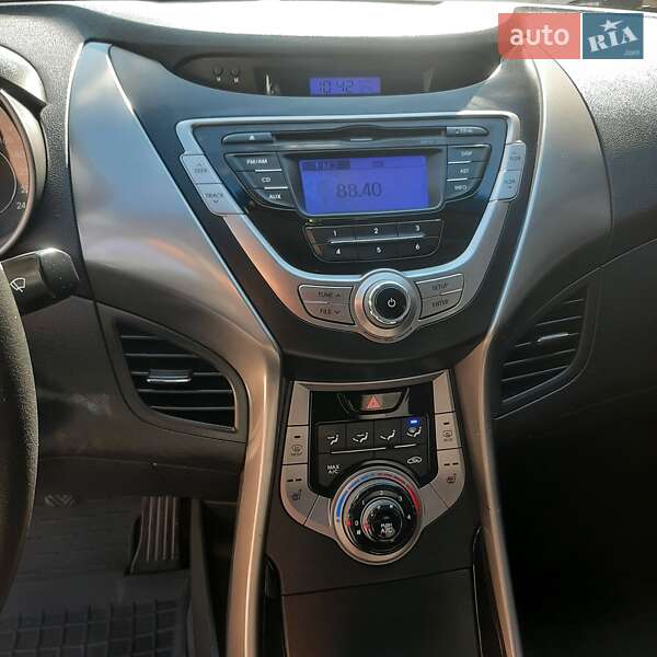 Седан Hyundai Elantra 2013 в Киеве