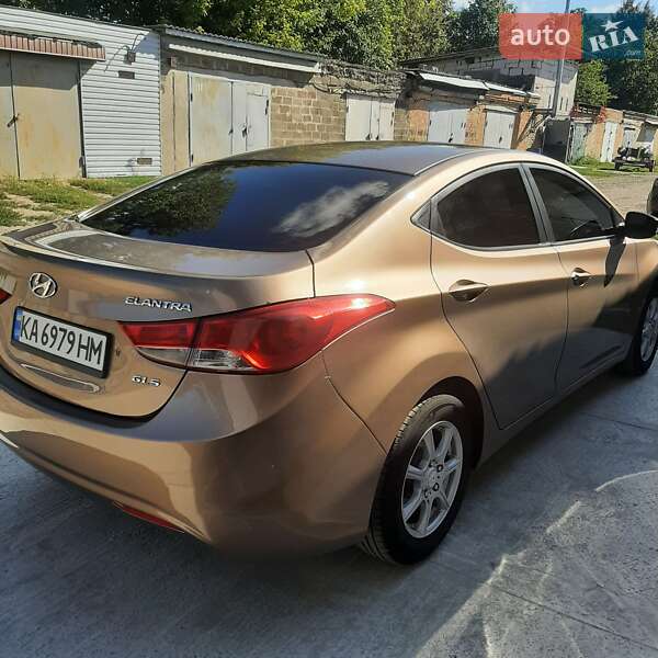 Седан Hyundai Elantra 2013 в Киеве