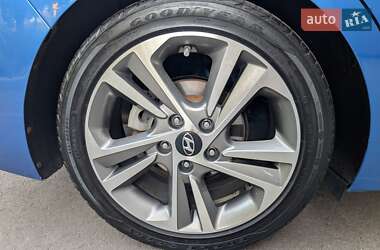 Седан Hyundai Elantra 2016 в 