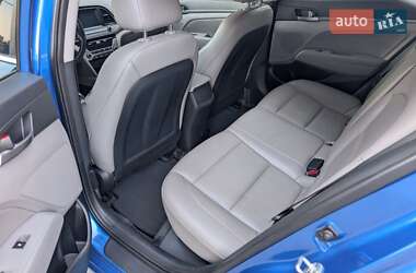 Седан Hyundai Elantra 2016 в 
